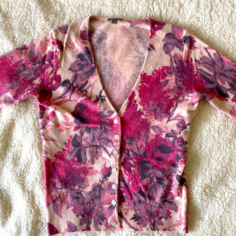 Ann Taylor VNeck Cardigan